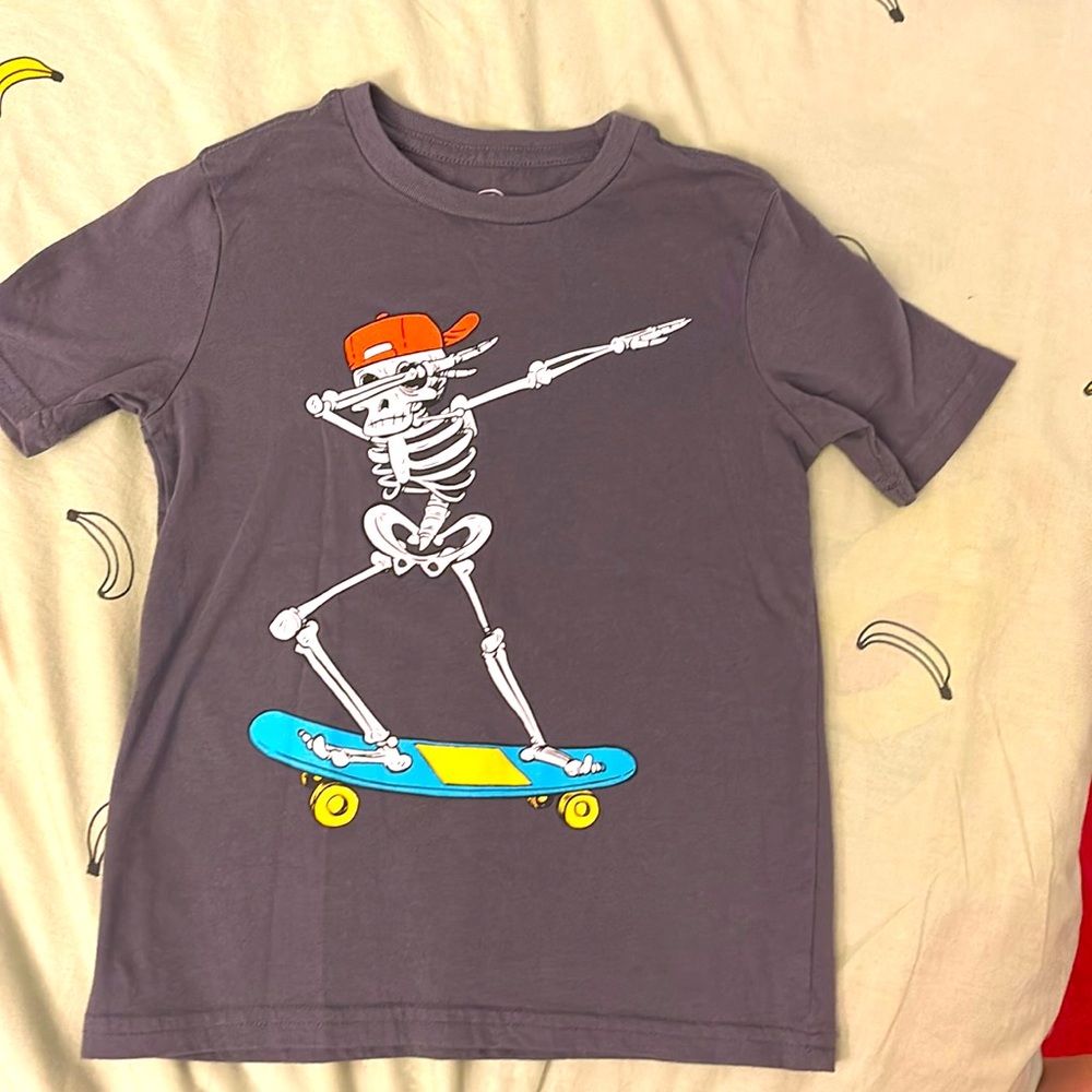 T-shirt size 6-7
